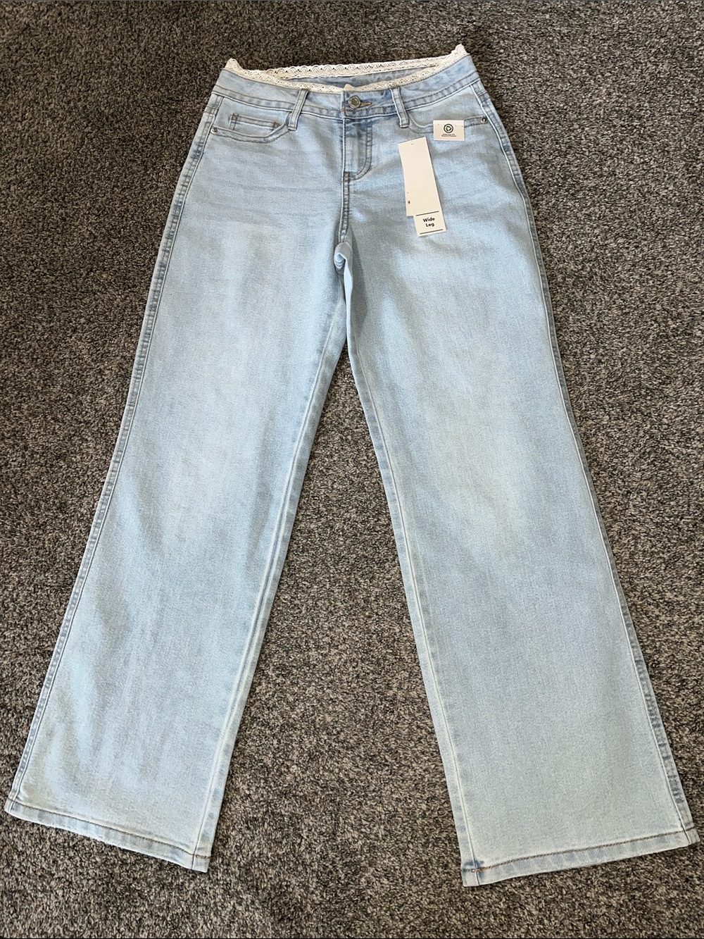 Light wash Baggy wide Leg Mid-Rise Jeans lace trim New! Size 0